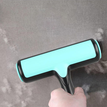 Brosse anti poil bleu ramasse poil sur tapis