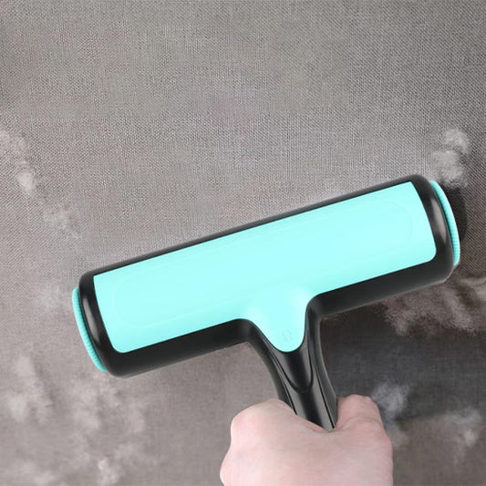 Brosse anti poil bleu ramasse poil sur tapis