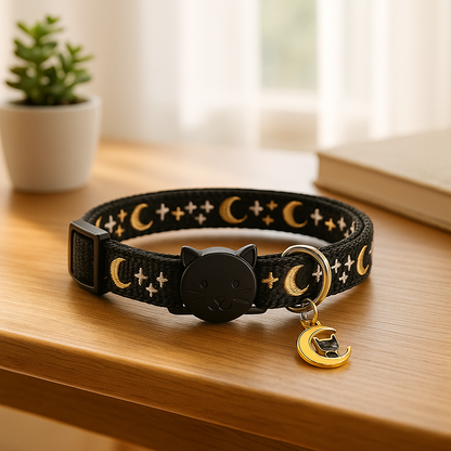 Collier GPS chat noir sur table