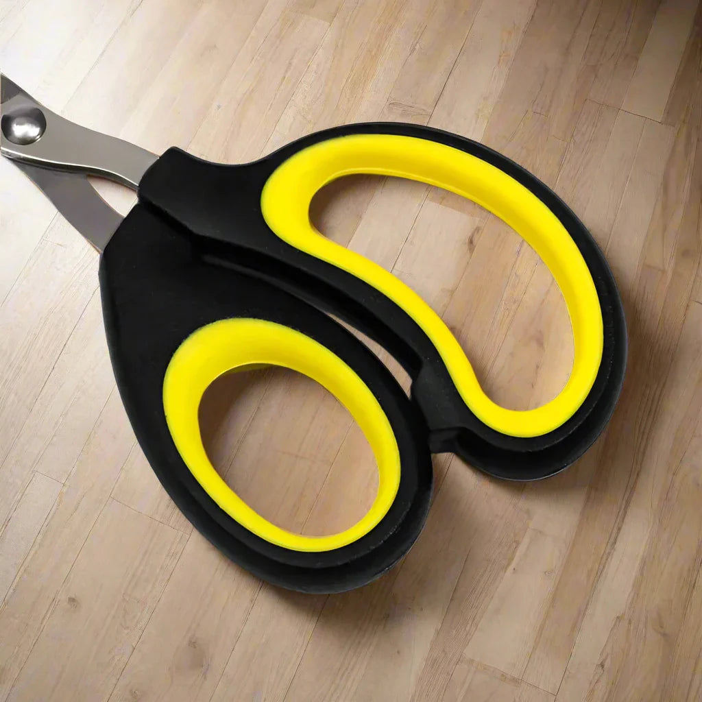 Coupe Ongle pour chat noir jaune plancher